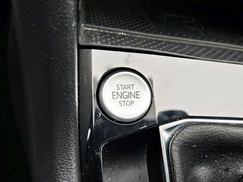 Used 2024 Volkswagen Taos SE image 29