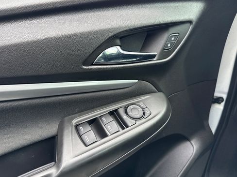 Used 2023 Chevrolet Bolt EUV LT w/ Comfort Package image 12