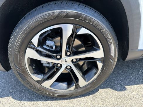 Used 2024 Chevrolet Trax RS FWD image 12