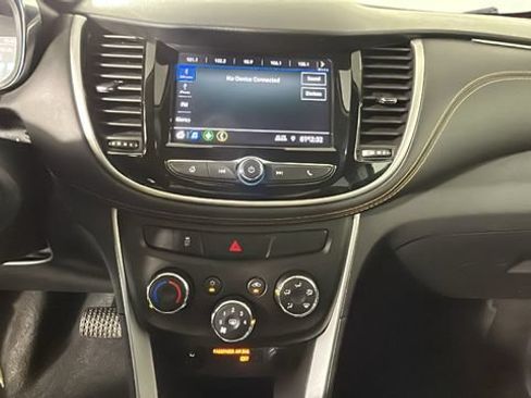 Used 2021 Chevrolet Trax LT FWD image 22