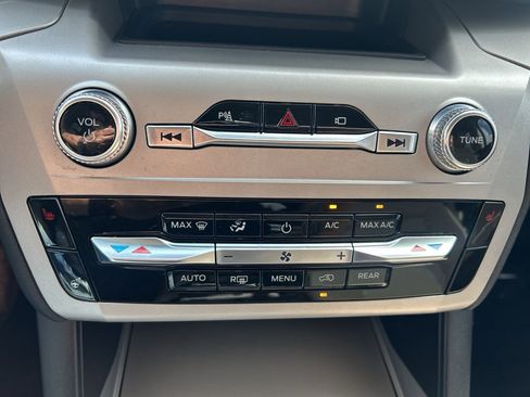 Used 2022 Ford Explorer XLT w/ Equipment Group 202A image 29