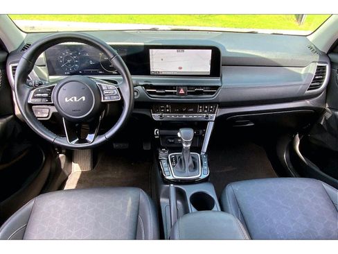 Used 2024 Kia Seltos EX AWD/4WD image 14