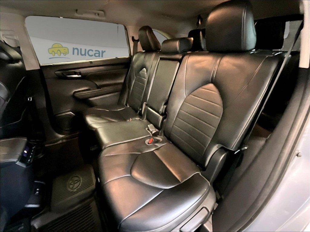 Used 2020 Toyota Highlander XLE AWD/4WD image 15