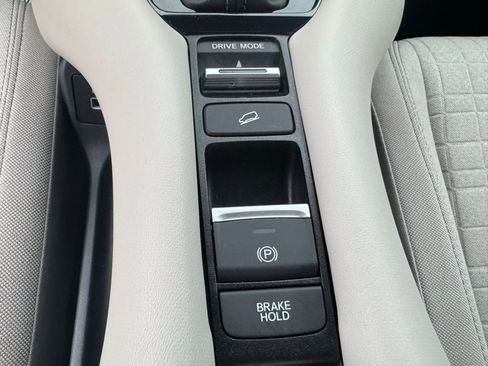 Used 2023 Honda HR-V LX image 14