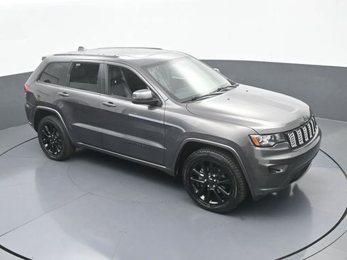 Used 2019 Jeep Grand Cherokee Altitude image 46