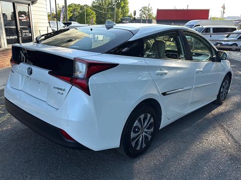 Used 2020 Toyota Prius XLE AWD/4WD image 5