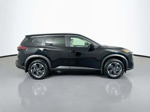 Used 2025 Nissan Rogue SV w/ SV Premium Package FWD image 4
