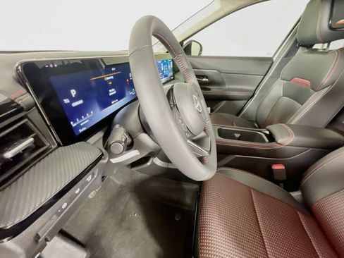 New 2026 Nissan Kicks SR w/ SR Premium Package FWD image 13
