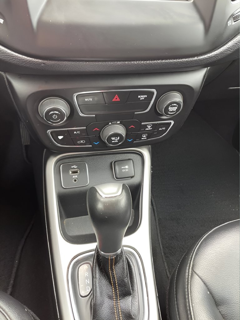 Used 2018 Jeep Compass Latitude w/ Popular Equipment Group FWD image 19