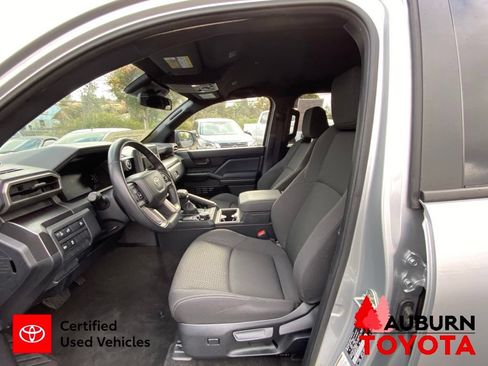 Certified 2025 Toyota 4Runner SR5 AWD/4WD image 31