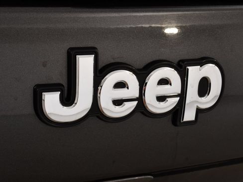 Used 2017 Jeep Cherokee Latitude AWD/4WD image 21