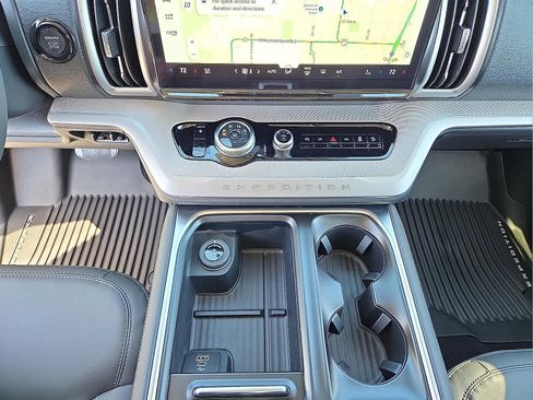 New 2026 Ford Expedition Active image 25