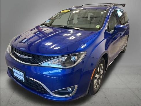 Used 2020 Chrysler Pacifica Touring-L Plus w/ Advanced Safetytec Group FWD image 1