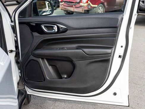 New 2026 Jeep Compass Limited image 12