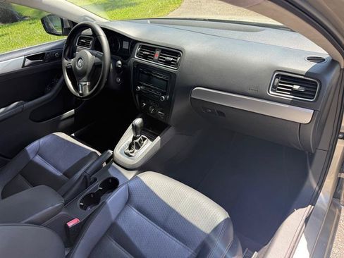 Used 2013 Volkswagen Jetta SE FWD image 18