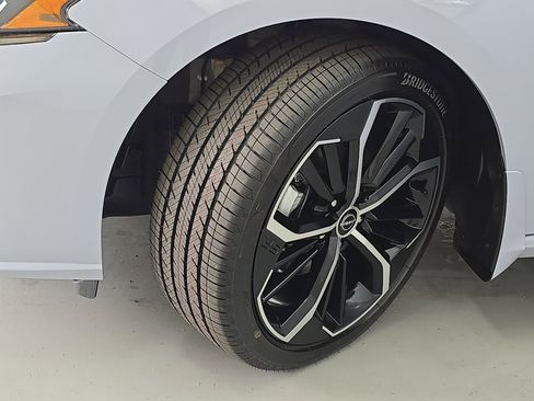 New 2025 Nissan Altima 2.5 SR w/ SR Premium Package image 32