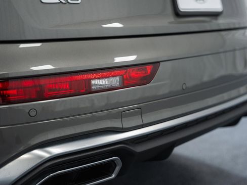 Used 2023 Audi Q5 2.0T Premium Plus w/ Premium Plus Package AWD/4WD image 6