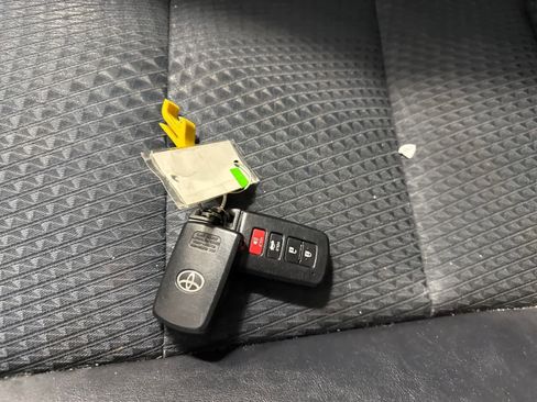 Used 2014 Toyota Camry SE image 23