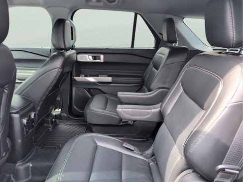 Used 2023 Ford Explorer Limited w/ Limited Technology Package image 34