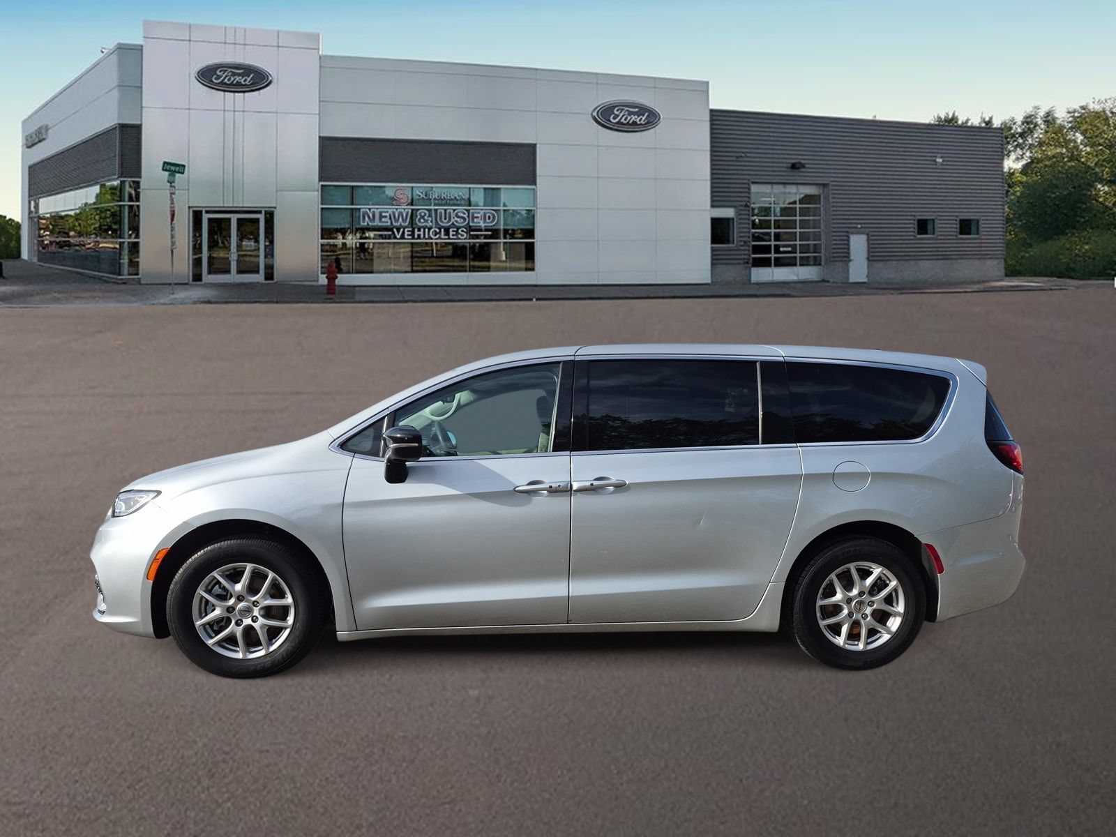Used 2024 Chrysler Pacifica Touring-L FWD image 6