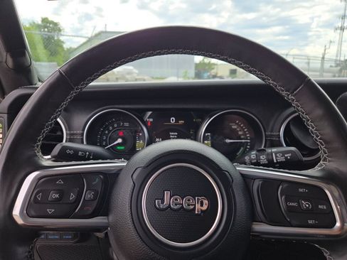 Used 2023 Jeep Wrangler Unlimited Sahara w/ Cold Weather Group AWD/4WD image 31