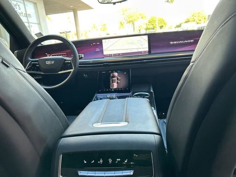 Used 2025 Cadillac Escalade ESV Premium Luxury w/ Touring Package image 36