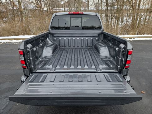 Used 2022 Nissan Frontier SV w/ Technology Package image 9