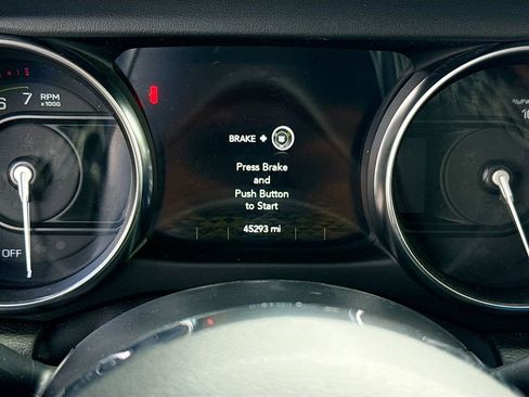 Used 2022 Jeep Wrangler Unlimited Sahara w/ Cold Weather Group image 13