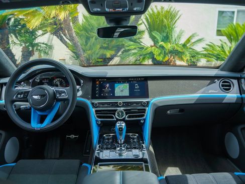 Used 2025 Bentley Flying Spur Plug-In Hybrid image 4