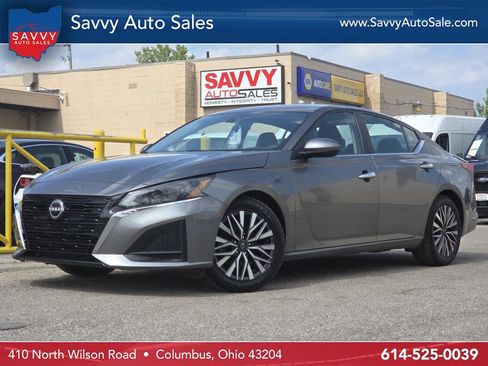 Used 2023 Nissan Altima 2.5 SV FWD image 1