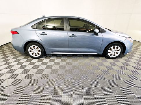 Used 2021 Toyota Corolla LE FWD image 2