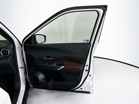 Used 2024 Nissan Kicks SR image 28