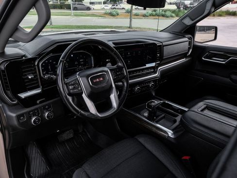 Used 2022 GMC Sierra 1500 Elevation AWD/4WD image 2