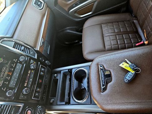 Used 2020 Nissan Titan Platinum Reserve image 20