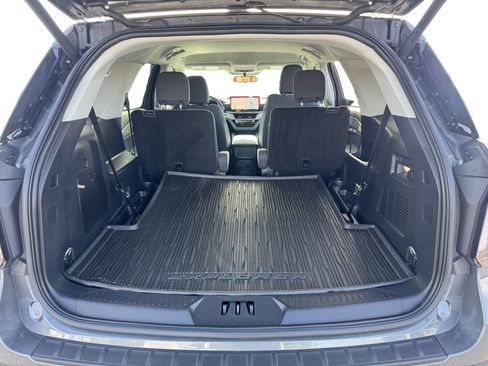 Used 2025 Ford Explorer Active AWD/4WD image 19