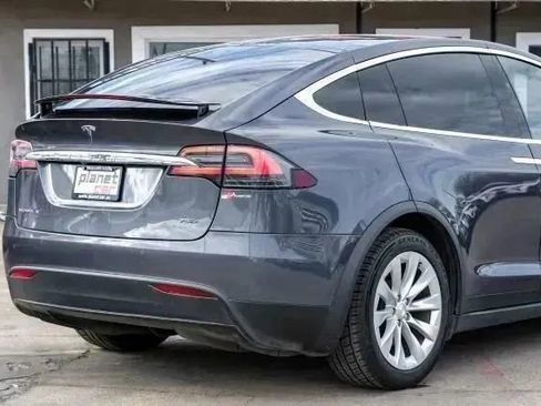 Used 2018 Tesla Model X 100D image 16