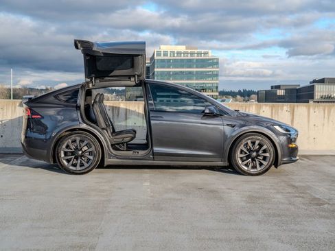 Used 2024 Tesla Model X image 7