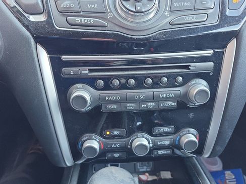 Used 2018 Nissan Pathfinder SV w/ SV Tech Package image 25