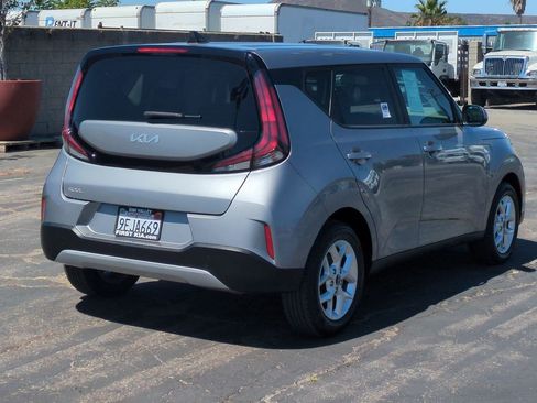 Certified 2023 Kia Soul LX w/ LX Technology Package FWD image 6