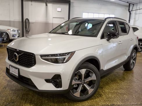 New 2026 Volvo XC40 B5 Plus w/ Climate Package image 2