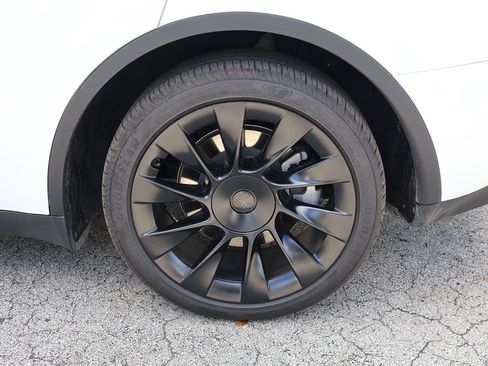 Used 2024 Tesla Model Y Long Range image 22