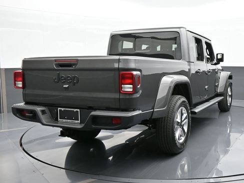 Used 2024 Jeep Gladiator Sport w/ Premium Package image 5