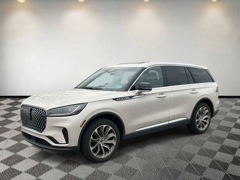 Used 2025 Lincoln Aviator Reserve w/ Illumination Package image 7