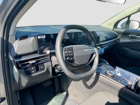 New 2026 Kia Sportage LX FWD image 9