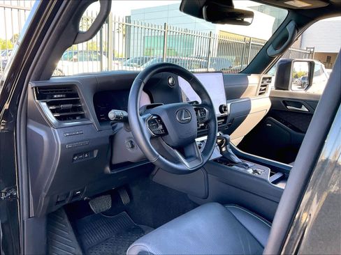 Used 2024 Lexus GX 550 Luxury w/ Accessory Package (2T) image 14