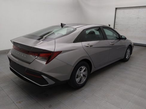 Used 2024 Hyundai Elantra SE FWD image 9