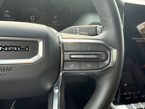 Used 2025 GMC Yukon Denali AWD/4WD image 18