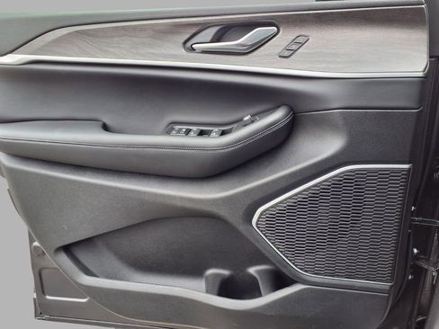 New 2026 Jeep Grand Cherokee Limited image 18