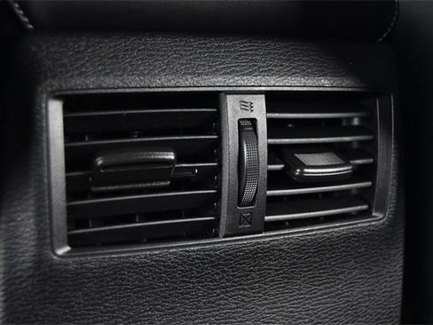 Used 2023 Mitsubishi Outlander SE image 22