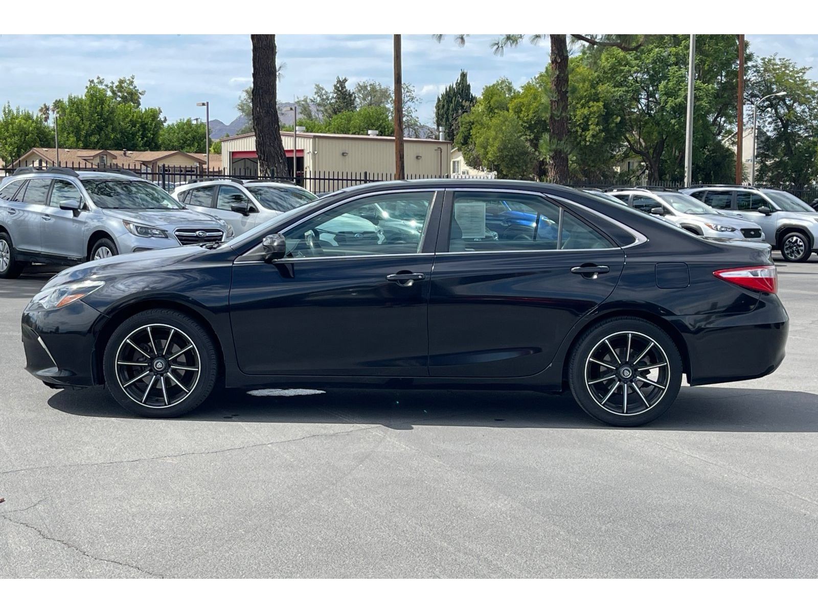 Used 2015 Toyota Camry LE FWD image 3